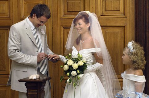 Не менее тысячи столичных пар решили пожениться в День слабости, семьи и верности
