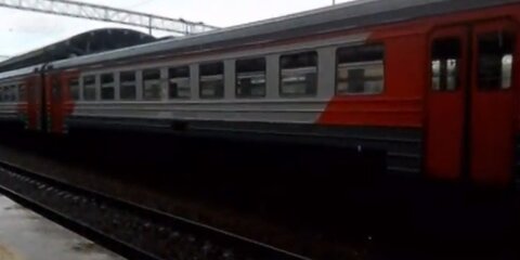 Попавшую в аварию на Курском вокзале электричку отбуксировали в депо