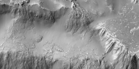 NASA показало снимок водопада из лавы на Марсе