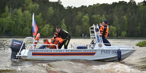 Спасатели вытащили из Москвы-реки двух тонувших девочек