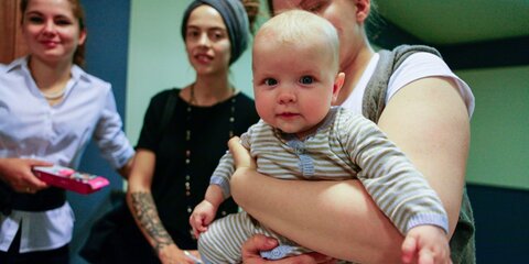 Минтруд РФ проводит опрос о мерах повышения рождаемости