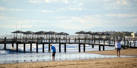 Выброс питьевой воды произошел на пляже в Сочи
