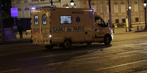 Автомобиль протаранил пиццерию в пригороде Парижа, погибла девочка
