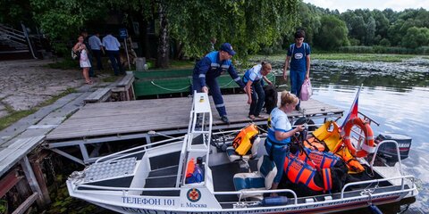 Пьяная женщина едва не утонула в Борисовском пруду