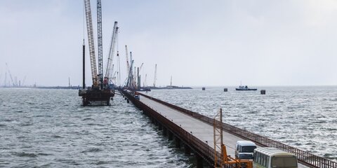 Арку Керченского моста установили на плавучие опоры