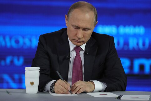 Путин подписал закон о бюджете на 2018-2020 годы