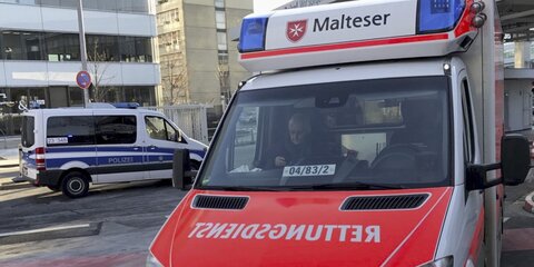Мужчина в Германии выжил после того, как его сбили две электрички