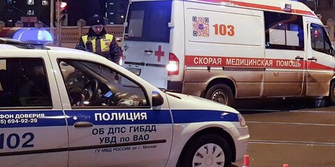 В машине, врезавшейся в остановку в Москве, нашли труп мужчины
