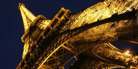Вход на Эйфелеву башню в Париже закрыт из-за непогоды