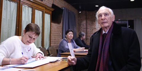 Актер Василий Лановой проголосовал в Доме актера на Арбате