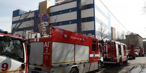 Пятерых пожарных госпитализировали после пожара в ТЦ 