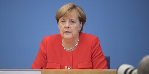 Меркель заявила о роли политических факторов в проекте 