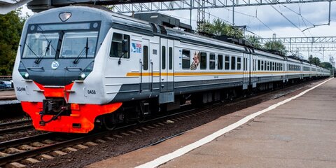 Пассажиров электрички Софрино – Москва эвакуировали из-за задымления на крыше состава