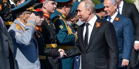 СМИ назвали имя пытавшегося подойти к Путину после Парада ветерана