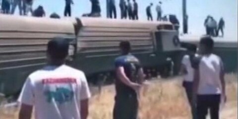 Причиной крушения поезда в Казахстане могло стать искривление пути