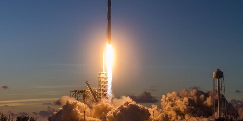 Компания SpaceX запустила ракету-носитель Falcon 9 с грузом для МКС