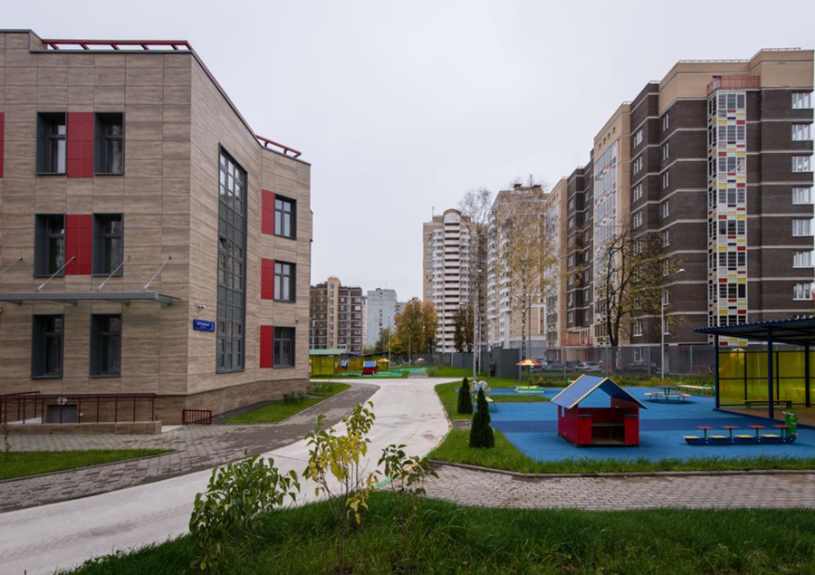 Сосенское калужское шоссе. Москва поселение Сосенское деревня Столбово. Новая школа поселение Сосенское. Поселение Сосенское Москва школа. Сосенское поселение Попова Виктория.