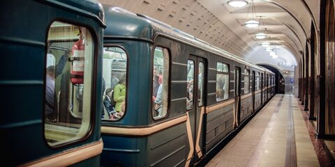 На зеленой ветке метро увеличены интервалы движения поездов