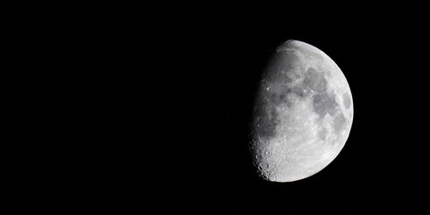 Астроном снял на видео десятки НЛО вокруг Луны