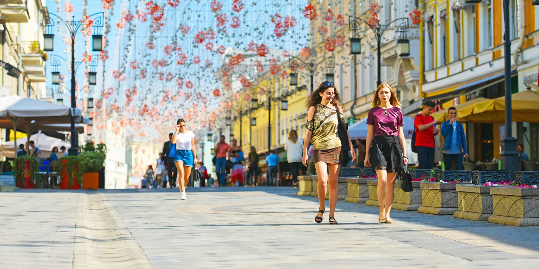 Пешая москва. Общество в городе. Пройтись по улице без фона. Неспешно по городу. Газета Москва пешеходная.