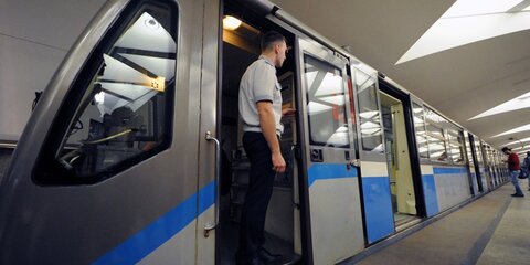Машинисты метро начали приветствовать пассажиров