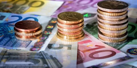 Курс евро на Московской бирже опустился ниже 78 рублей впервые с 27 августа