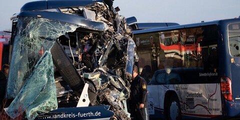 Около 40 человек пострадали при столкновении автобусов в Германии