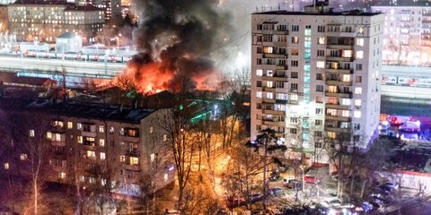 Тела двух погибших обнаружили на месте пожара на складе на северо-западе Москвы