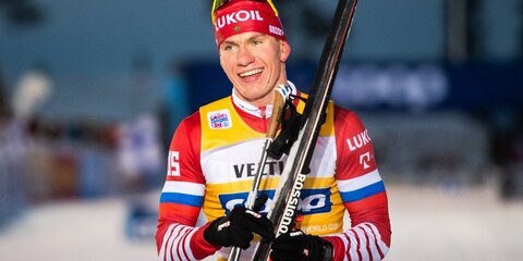Российский лыжник Александр Большунов завоевал золото на Кубке мира
