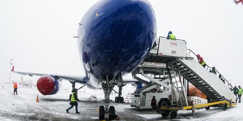 Аэропорты в Москве работают в штатном режиме во время снегопада