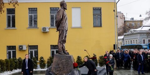 Путин и Собянин открыли памятник Солженицыну