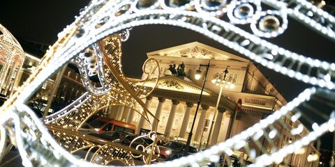 Москва оставит праздничные наряды до середины января