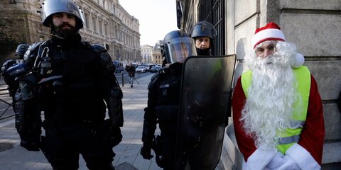 На акциях протеста в Париже задержали около 100 человек