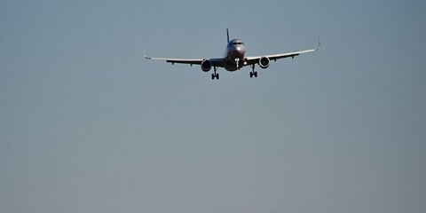 Самолет вернулся в Домодедово из-за отказа двигателя