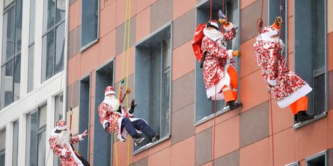 Десант Дедов Морозов приземлился на крышу Морозовской больницы