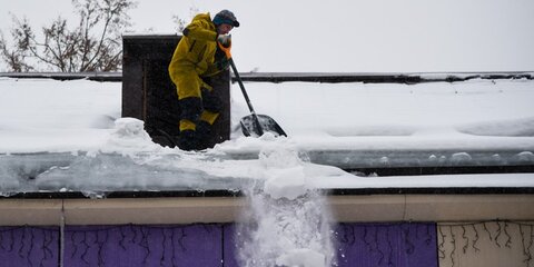 Крыши всех домов в Хамовниках очистили от снега за три дня