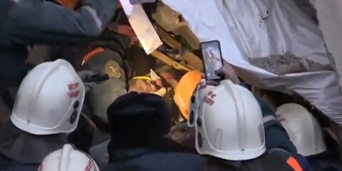 Найденного под завалами дома в Магнитогорске младенца эвакуируют в Москву