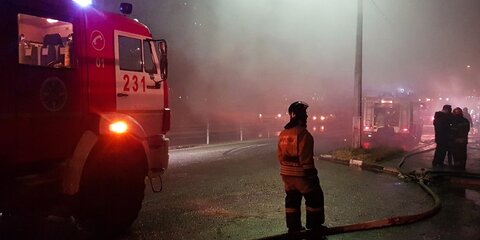 Крупный пожар в автосервисе в ТиНАО локализован