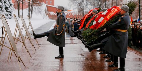 Москвичи провели памятные мероприятия к 75-летию снятия блокады Ленинграда
