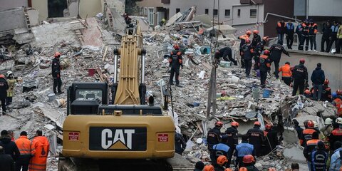 Число погибших при обрушении дома в Стамбуле возросло до 10 человек