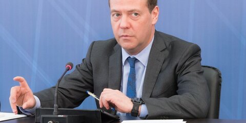 Медведев рассказал сенаторам про ударение в слове 