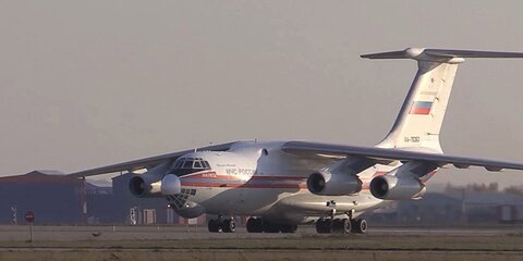 Самолет МЧС доставил 11 детей на лечение в Москву и Петербург