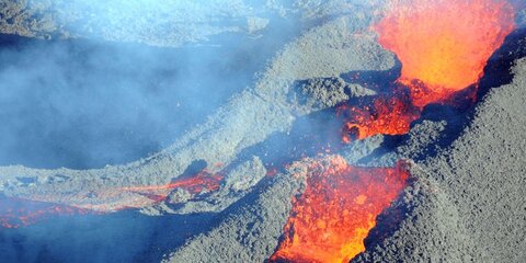 Повторное извержение вулкана на острове Реюньон возможно в ближайшие часы