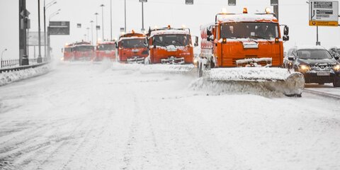 Более 10 тысяч единиц снегоуборочной техники вывели на дороги Москвы