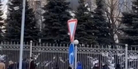 Десять объектов эвакуировали в Москве из-за угрозы взрыва