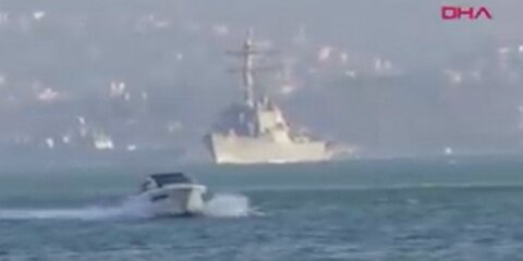 Опубликовано видео встречи российского фрегата с эсминцем США в Босфоре