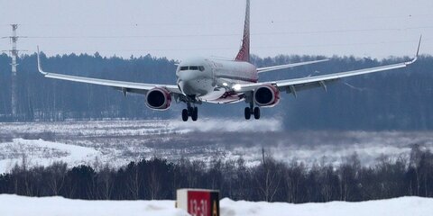 Экстренно севший в Сыктывкаре Boeing 737-800 приземлился в Домодедове