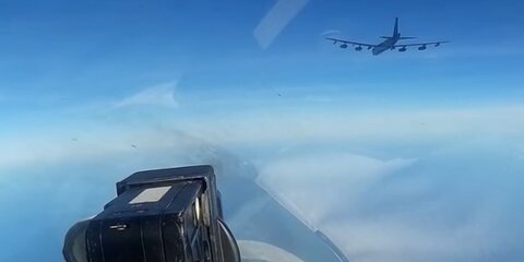 Опубликовано видео сопровождения бомбардировщика США российским Су-27