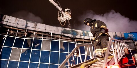 Пожарные потушили возгорание в здании автосервиса в Щелкове
