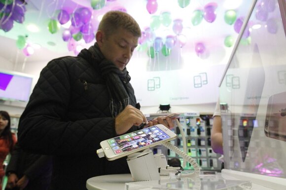 'Связной' из-за сбоя программы продавал iPhone по пять тысяч рублей